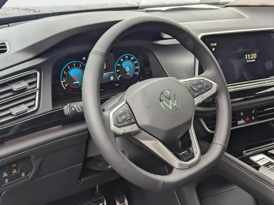 2025 Volkswagen Atlas Cross Sport SEL Premium R-Line photo 1