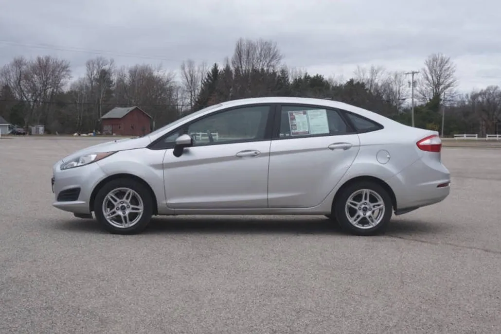 2017 Ford Fiesta SE photo 1