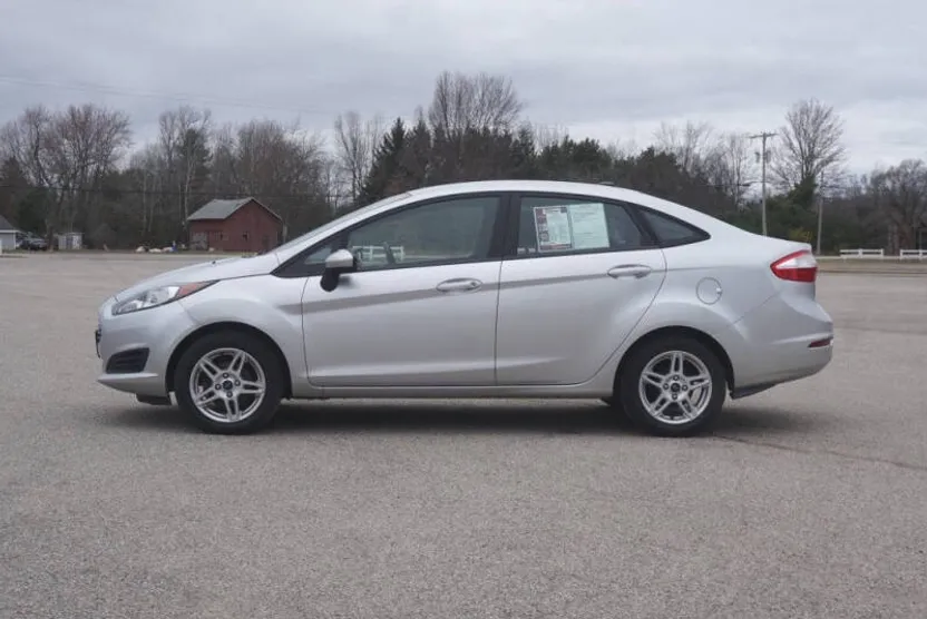 2017 Ford Fiesta SE photo 1