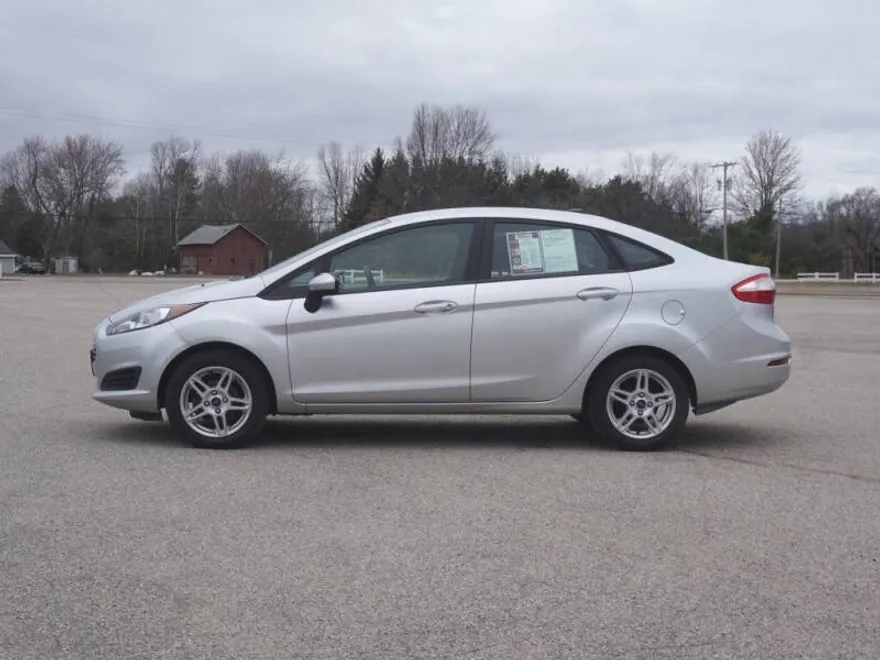 2017 Ford Fiesta SE photo 1