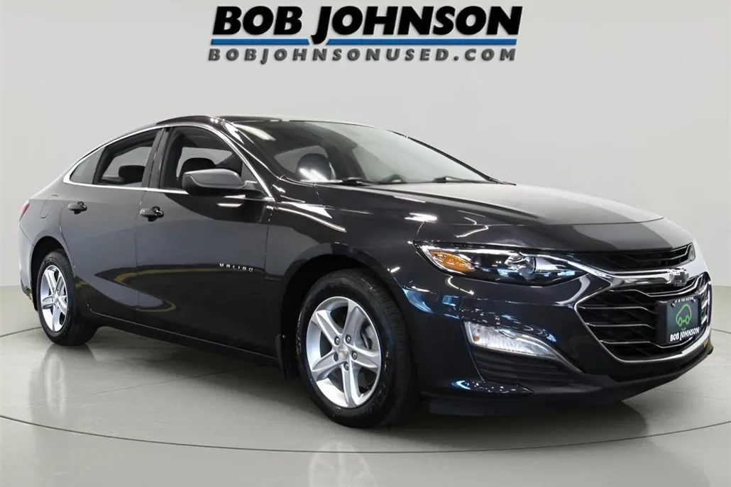 2022 Chevrolet Malibu LS photo 1