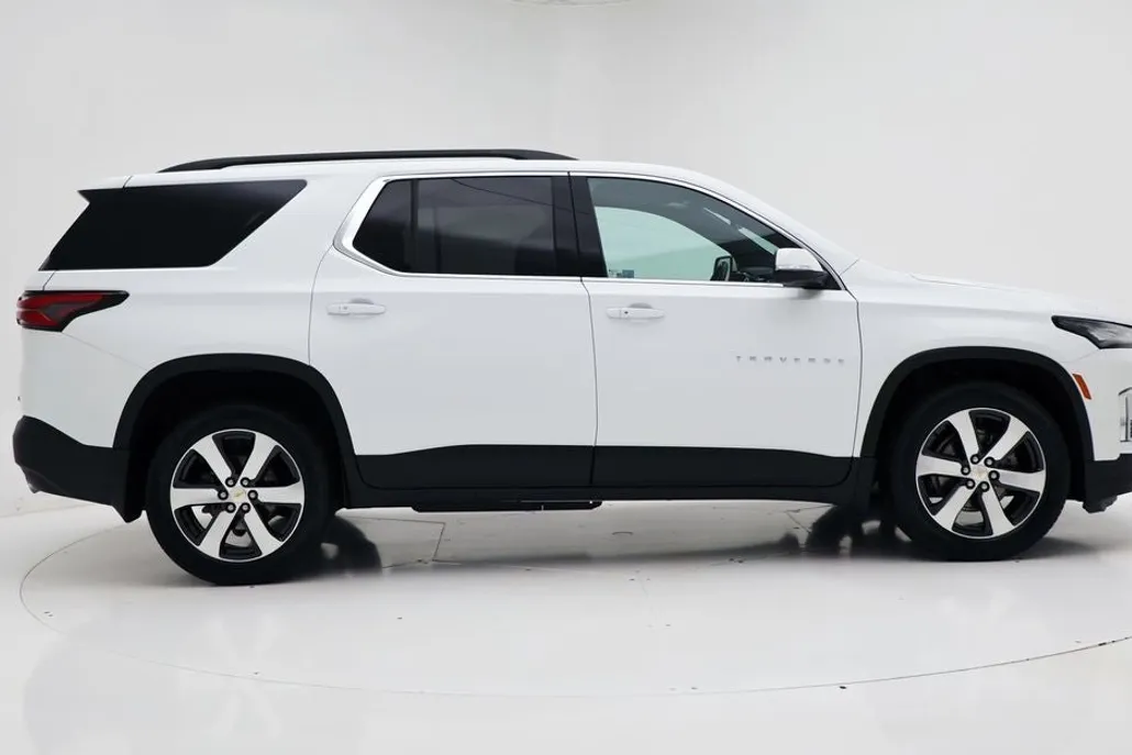 2022 Chevrolet Traverse Leather photo 1