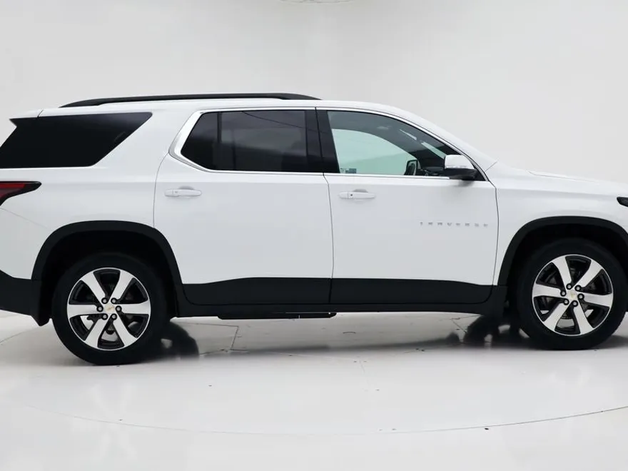 2022 Chevrolet Traverse Leather photo 1