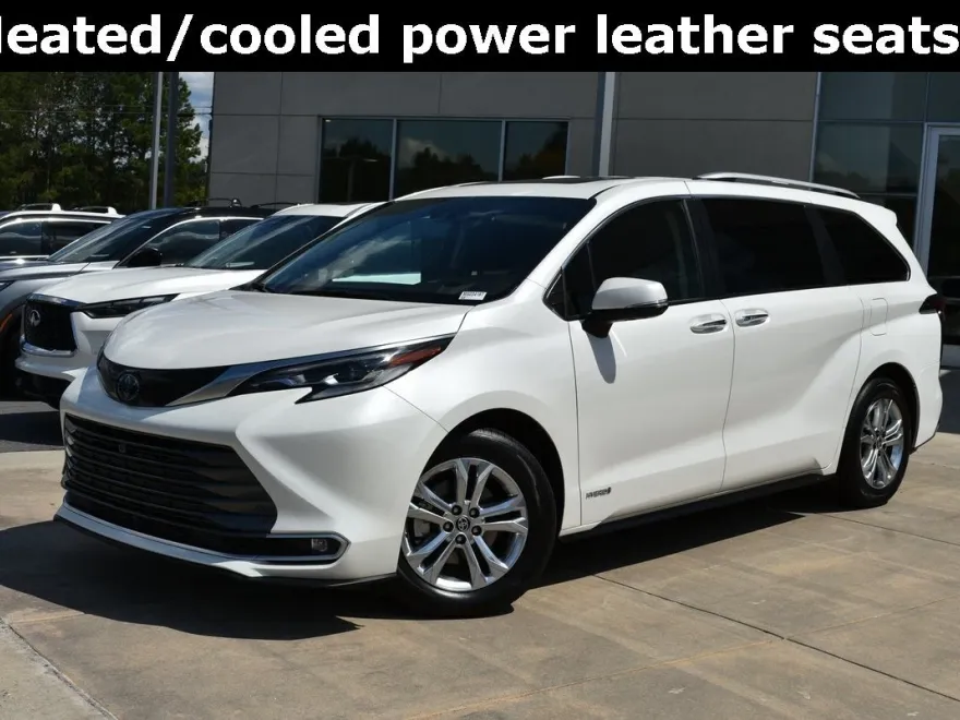 2021 Toyota Sienna Platinum photo 1