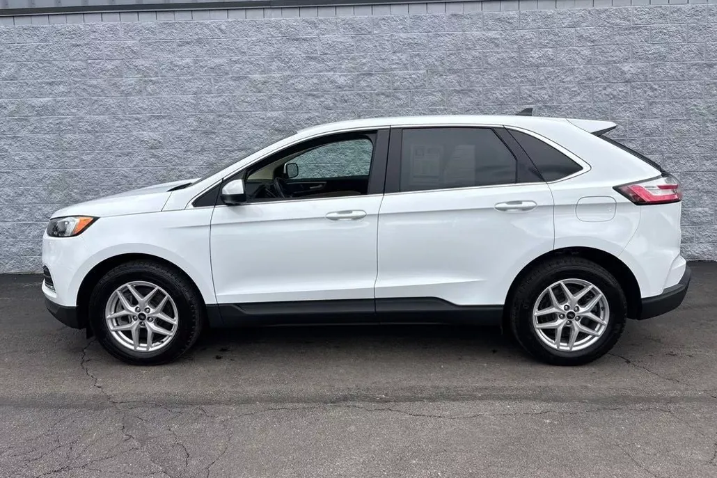2024 Ford Edge SEL photo 1