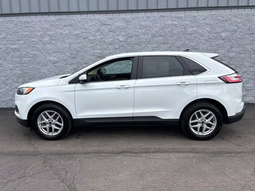 2024 Ford Edge SEL photo 1