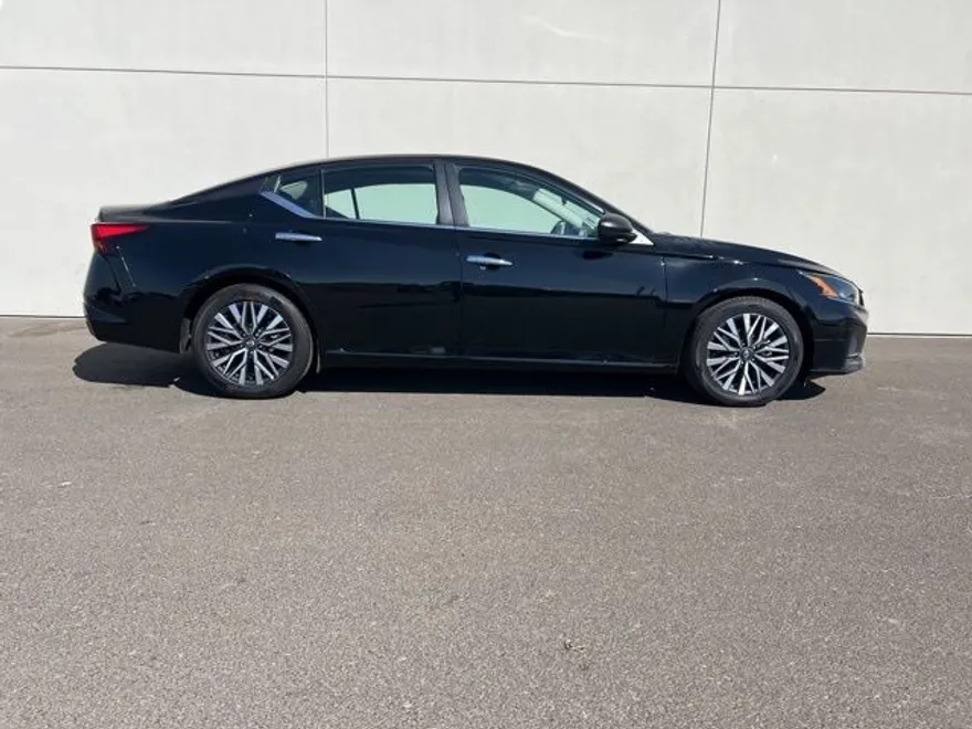 2024 Nissan Altima 2.5 SV photo 1