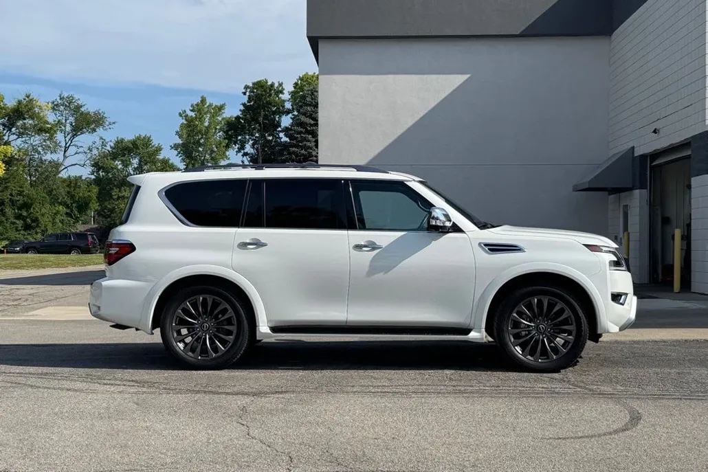 2024 Nissan Armada Platinum photo 1