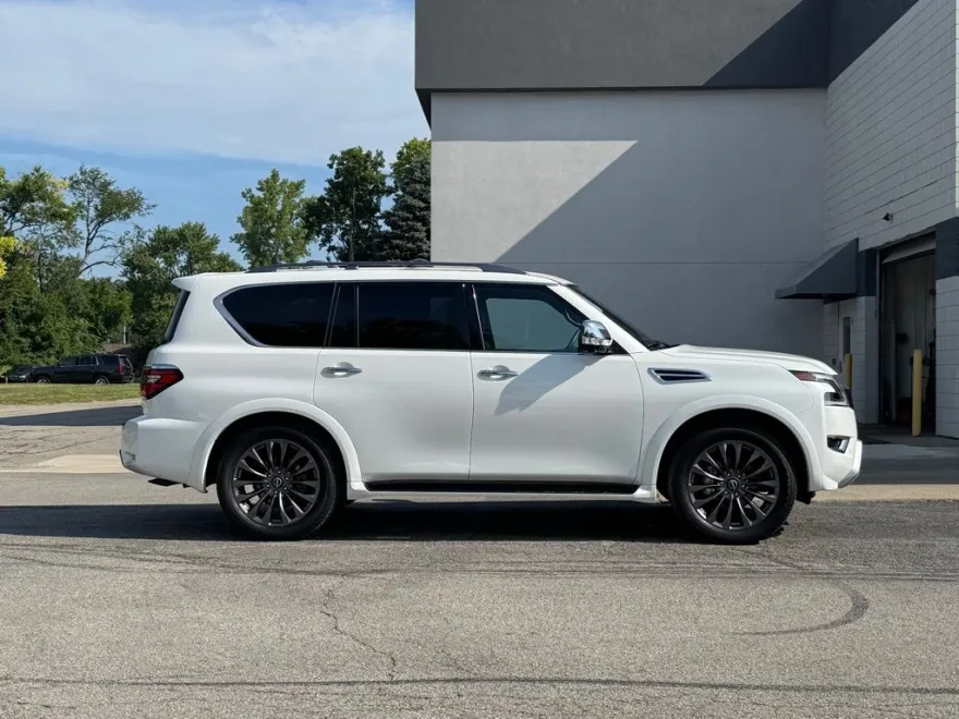 2024 Nissan Armada Platinum photo 1