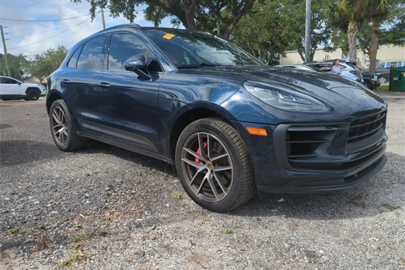 2022 Porsche Macan S photo 1
