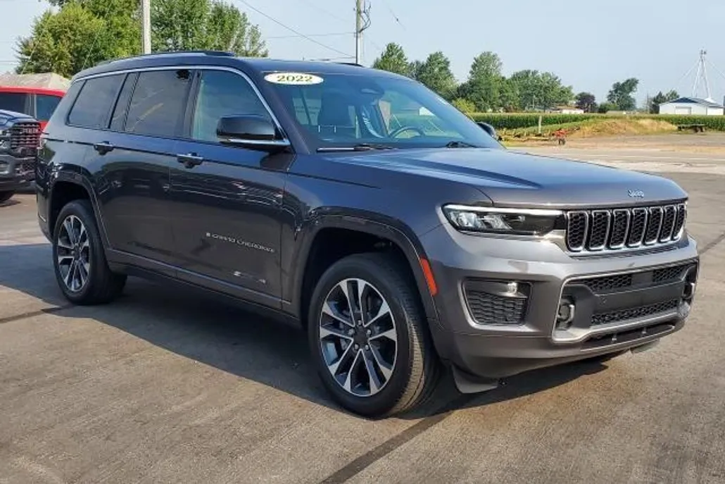 2022 Jeep Grand Cherokee Overland photo 1