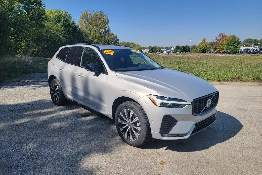 2025 Volvo XC60 B5 Plus photo 1
