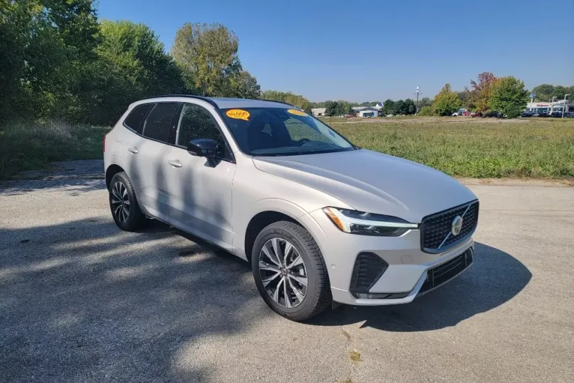 2025 Volvo XC60 B5 Plus photo 1