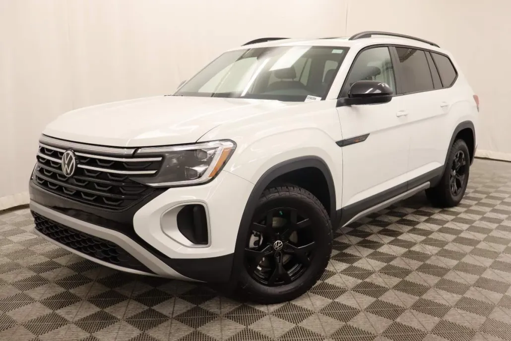2025 Volkswagen Atlas Peak Edition SE photo 1