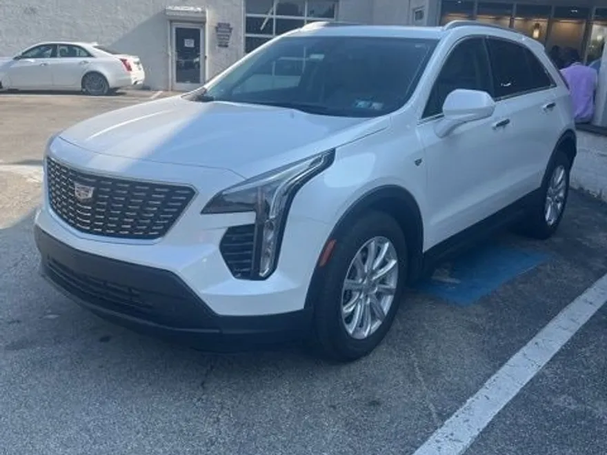 2023 Cadillac XT4 Luxury photo 1