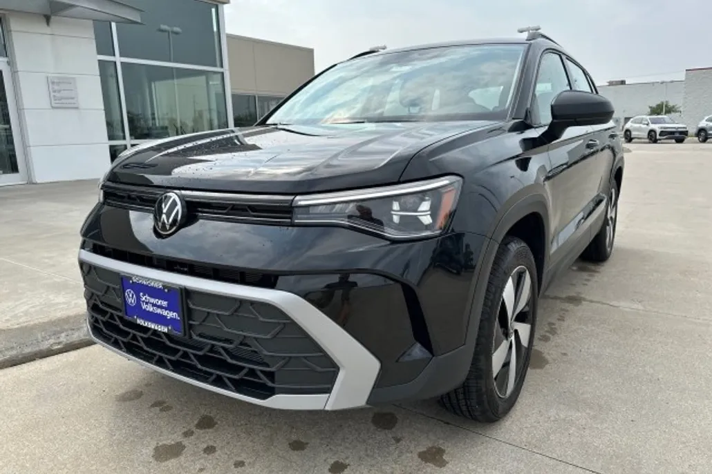 2025 Volkswagen Taos S photo 1