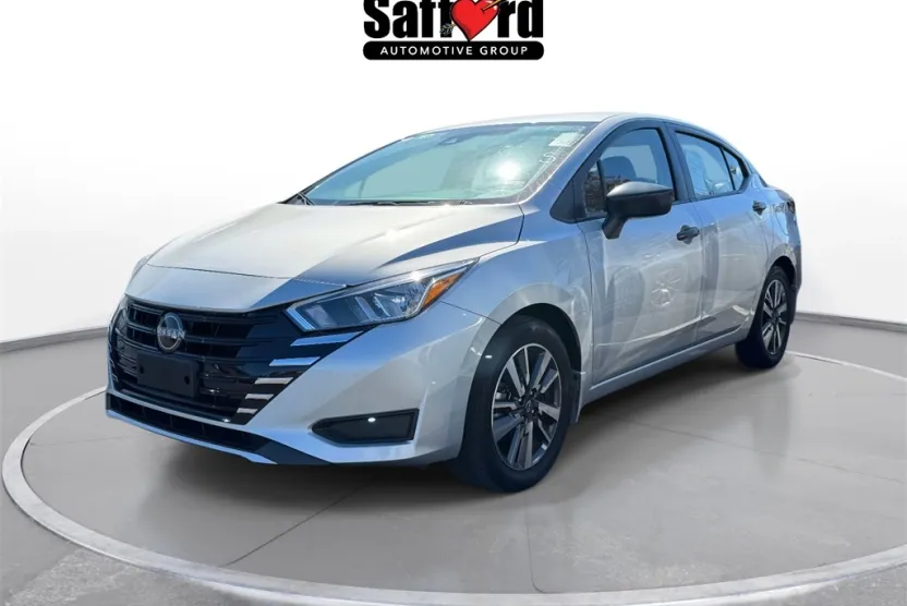 2023 Nissan Versa 1.6 S photo 1