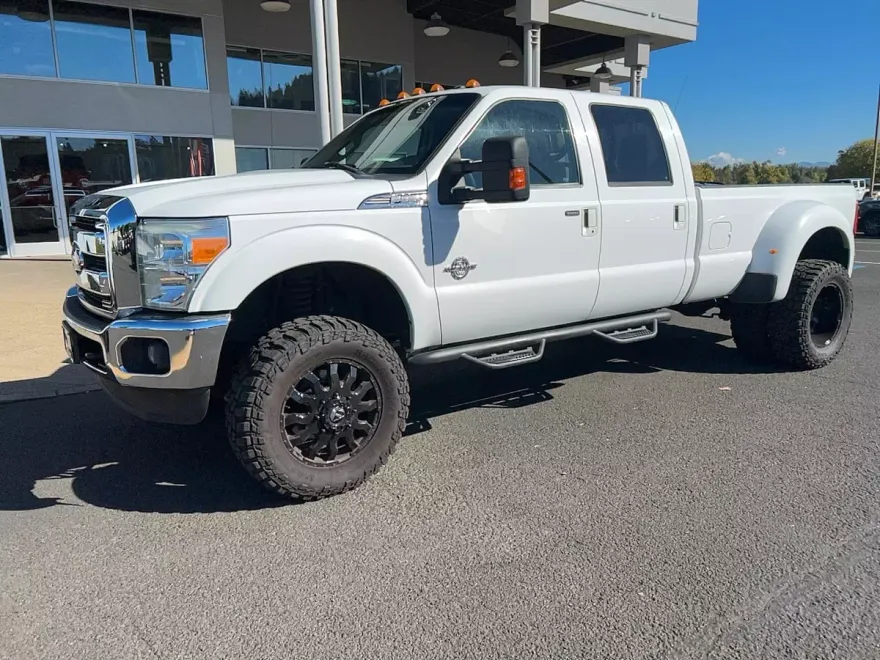 2013 Ford F-350 Lariat photo 1