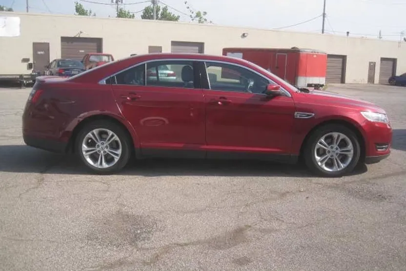 2014 Ford Taurus SEL photo 1