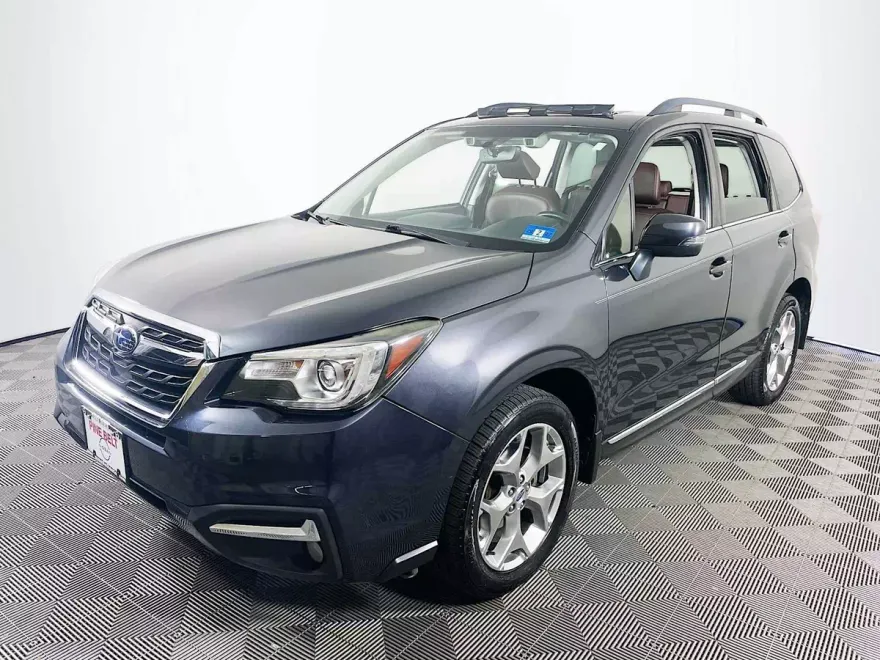 2018 Subaru Forester Touring photo 1