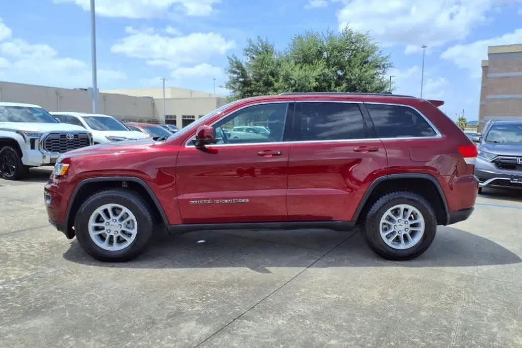 2019 Jeep Grand Cherokee Laredo photo 1