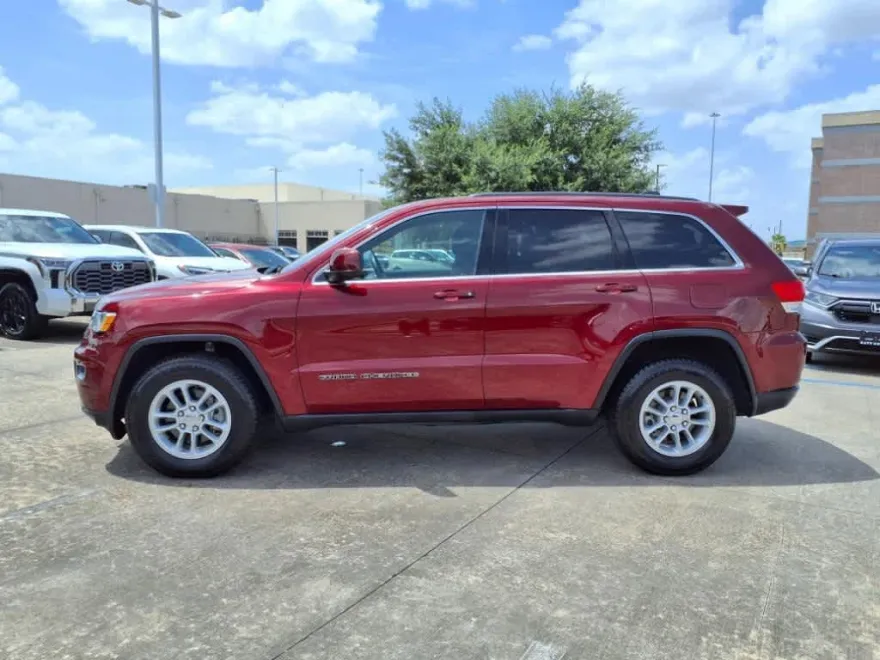 2019 Jeep Grand Cherokee Laredo photo 1