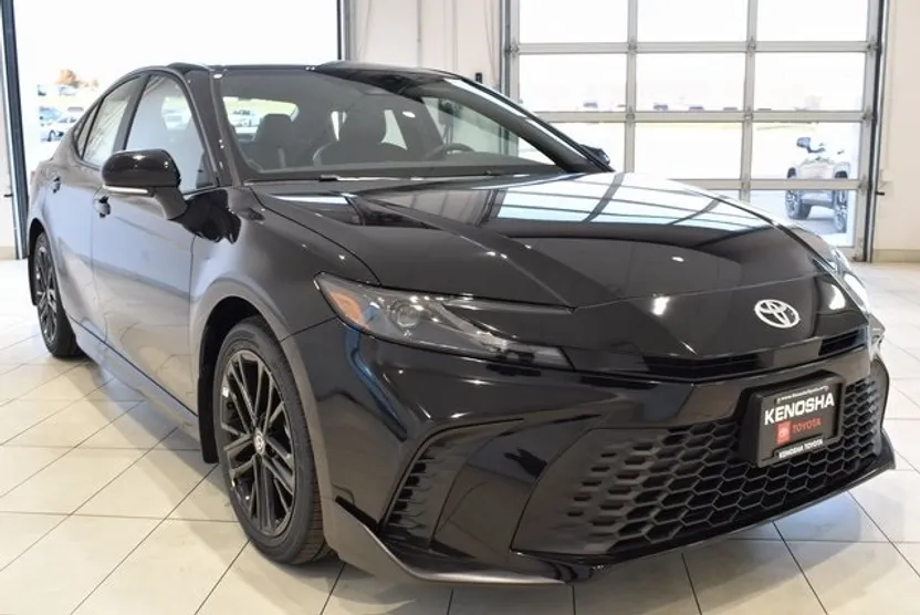 2026 Toyota Camry SE photo 1