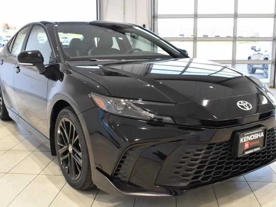 2026 Toyota Camry SE photo 1