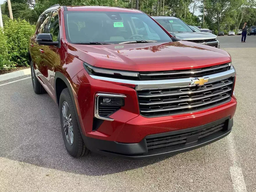 2026 Chevrolet Traverse photo 1