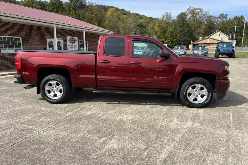 2017 Chevrolet Silverado 1500 LT Z71 photo 1