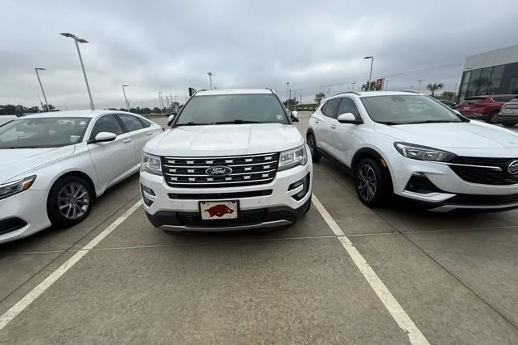 2017 Ford Explorer Limited photo 1