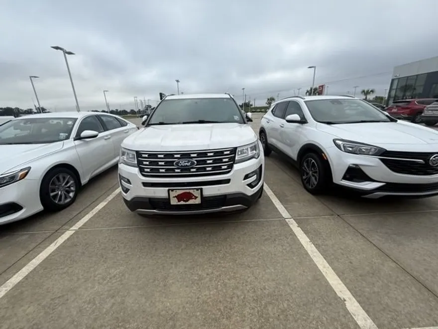 2017 Ford Explorer Limited photo 1