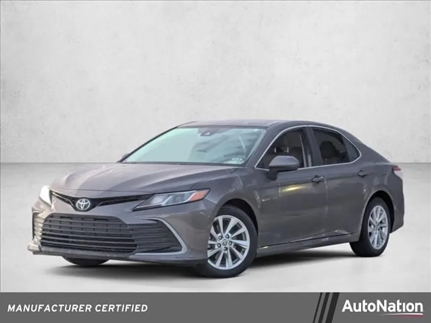 2023 Toyota Camry LE photo 1