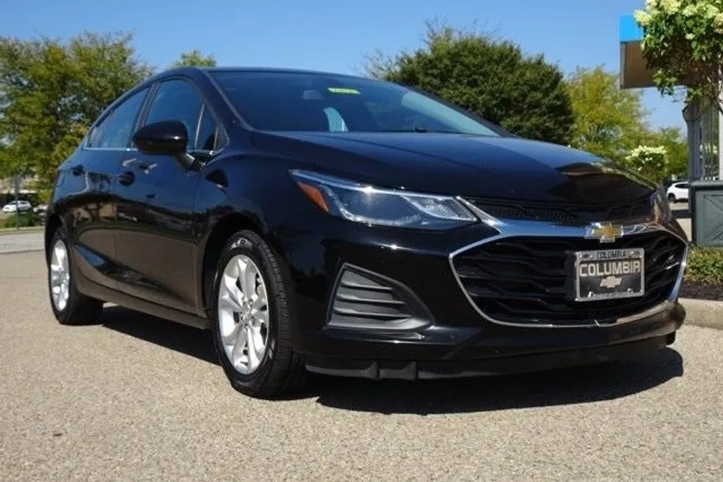 2019 Chevrolet Cruze LT photo 1