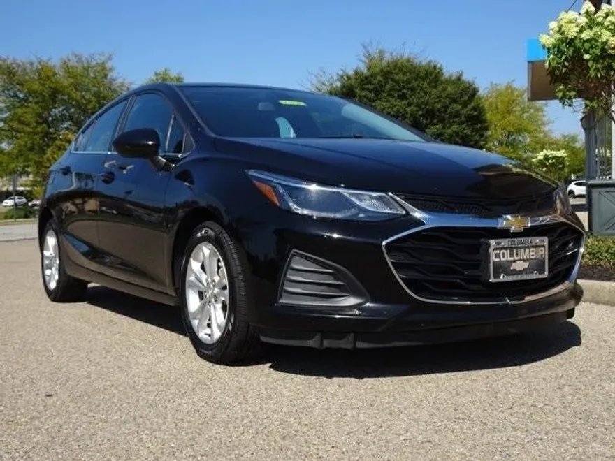 2019 Chevrolet Cruze LT photo 1