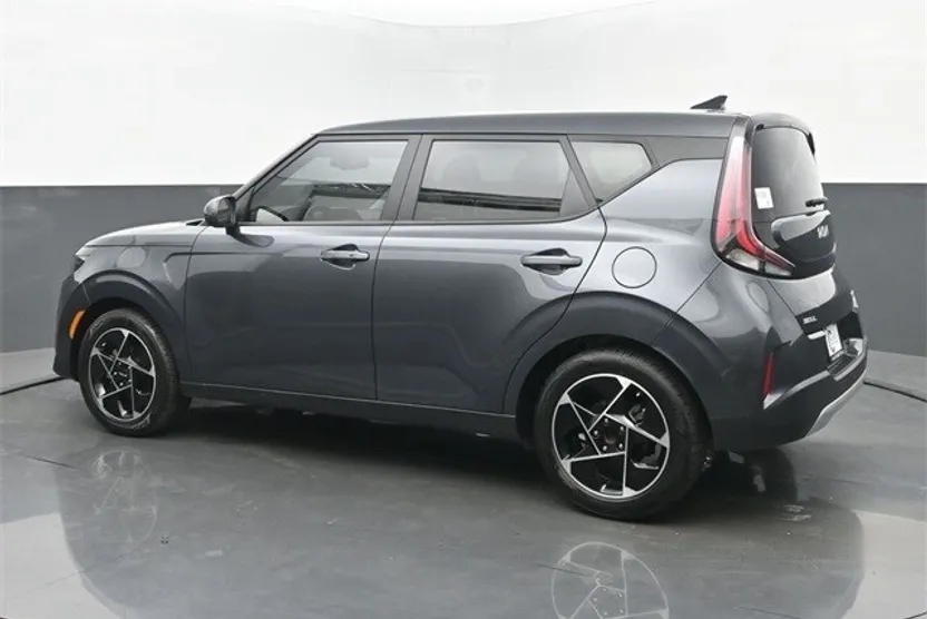 2023 Kia Soul EX photo 1