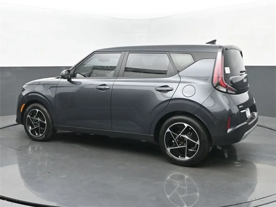 2023 Kia Soul EX photo 1