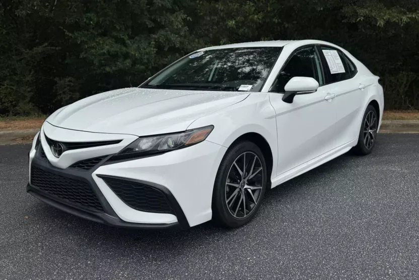 2023 Toyota Camry SE photo 1