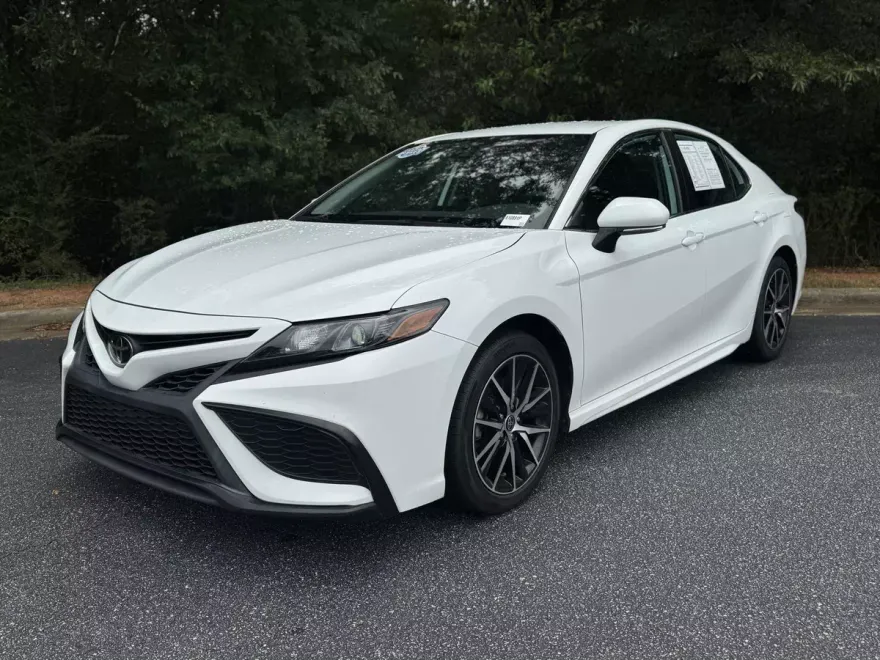 2023 Toyota Camry SE photo 1