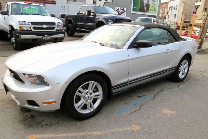 2012 Ford Mustang V6 Convertible photo 1
