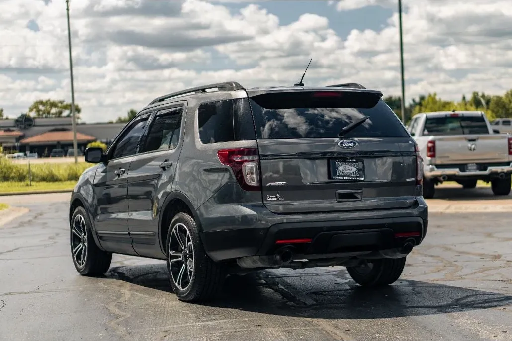 2015 Ford Explorer Sport photo 1