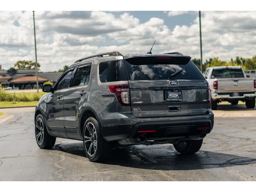 2015 Ford Explorer Sport photo 1