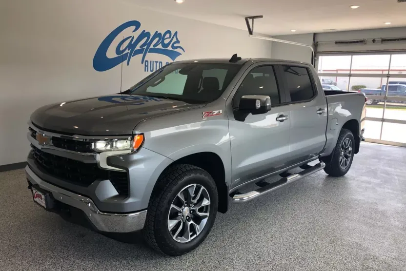 2026 Chevrolet Silverado 1500 LT photo 1