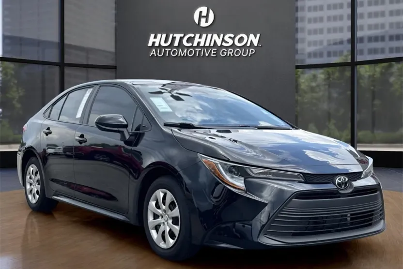 2025 Toyota Corolla LE photo 1