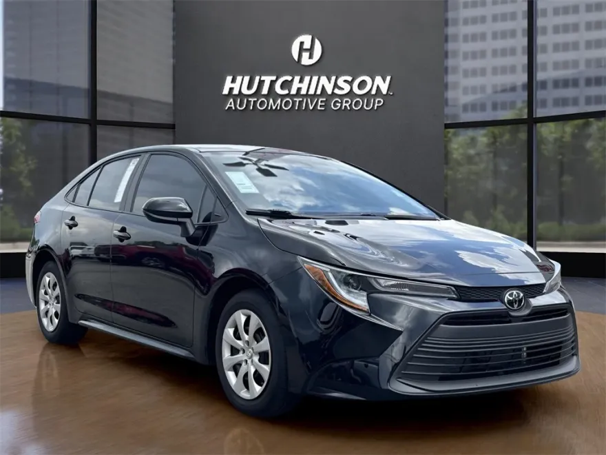 2025 Toyota Corolla LE photo 1