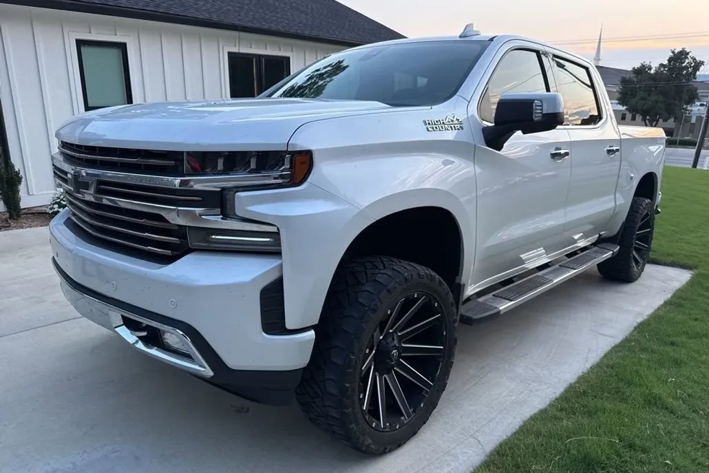 2019 Chevrolet Silverado 1500 High Country photo 1