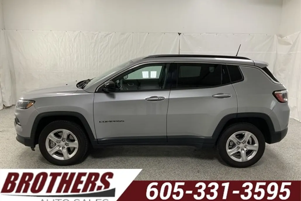 2023 Jeep Compass Latitude photo 1