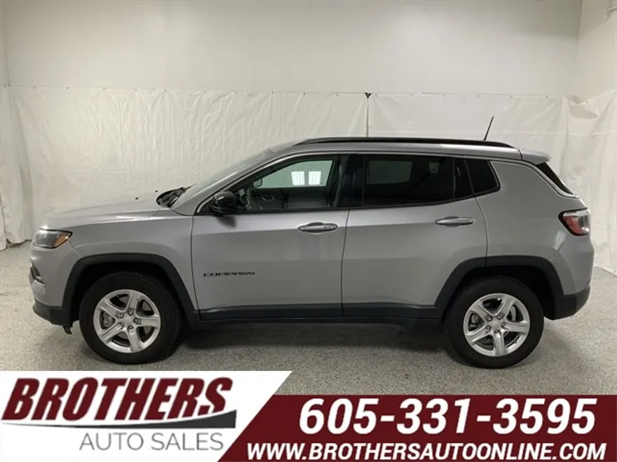2023 Jeep Compass Latitude photo 1