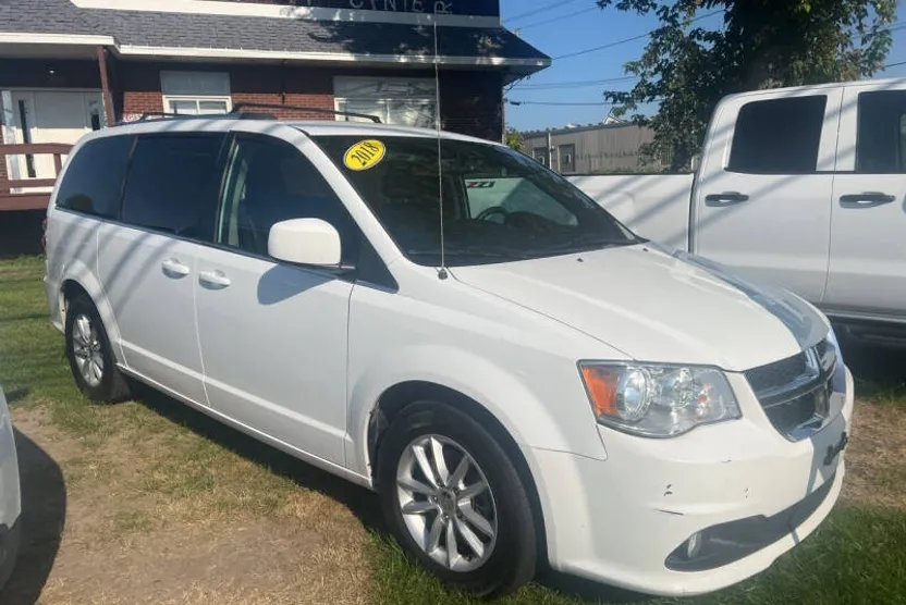 2018 Dodge Grand Caravan SXT photo 1