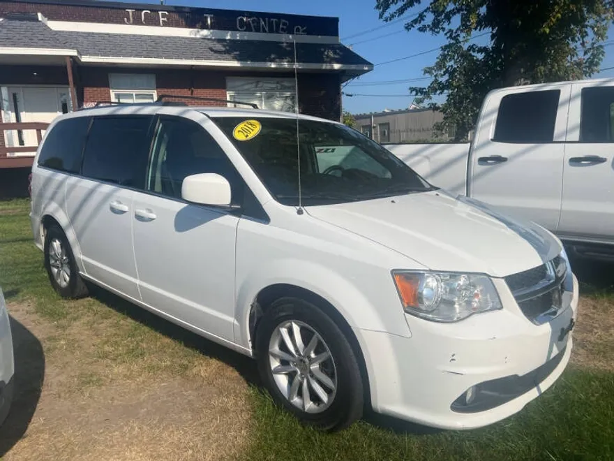 2018 Dodge Grand Caravan SXT photo 1